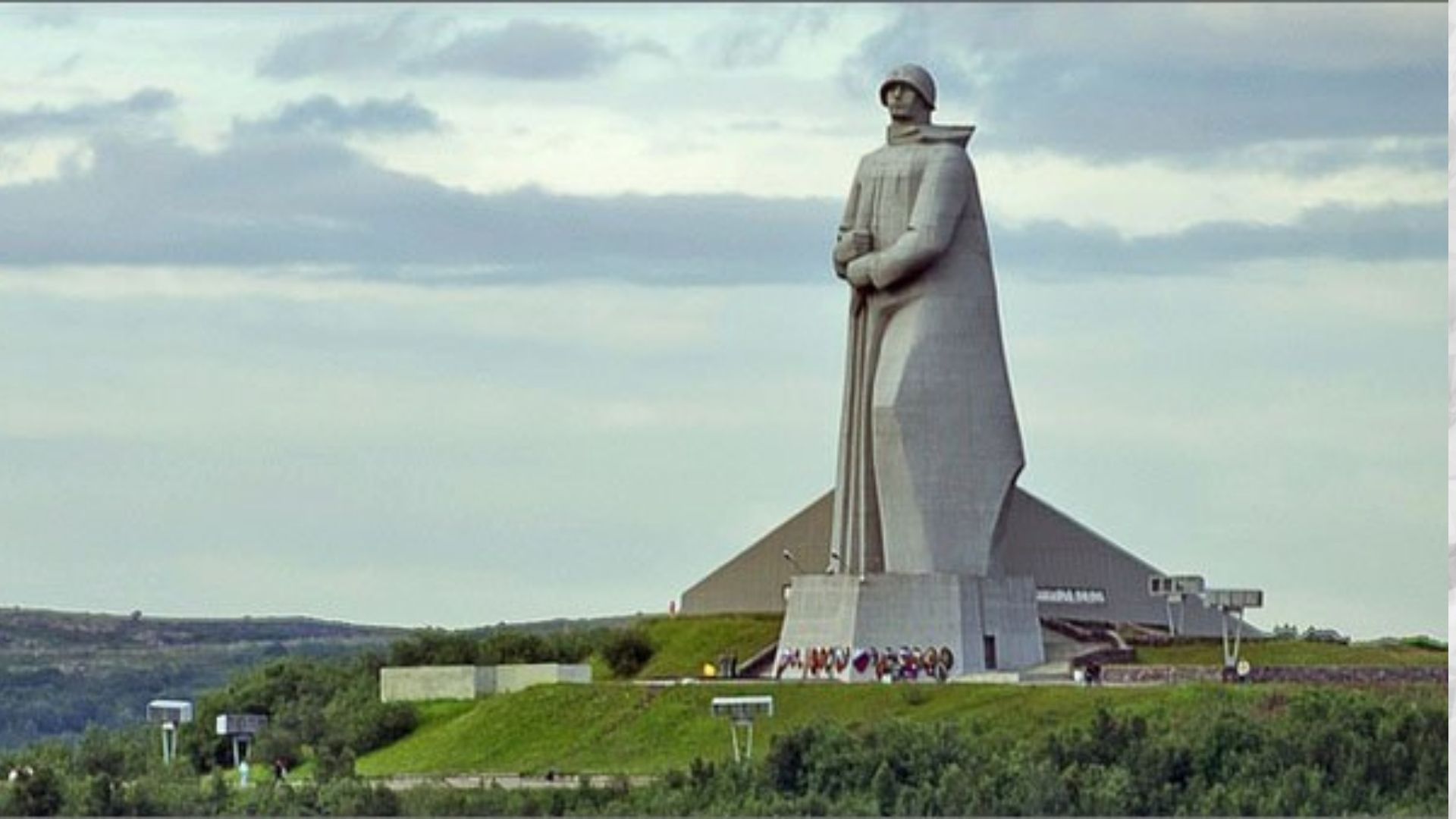 Памятник Алеше Мурманск вектор